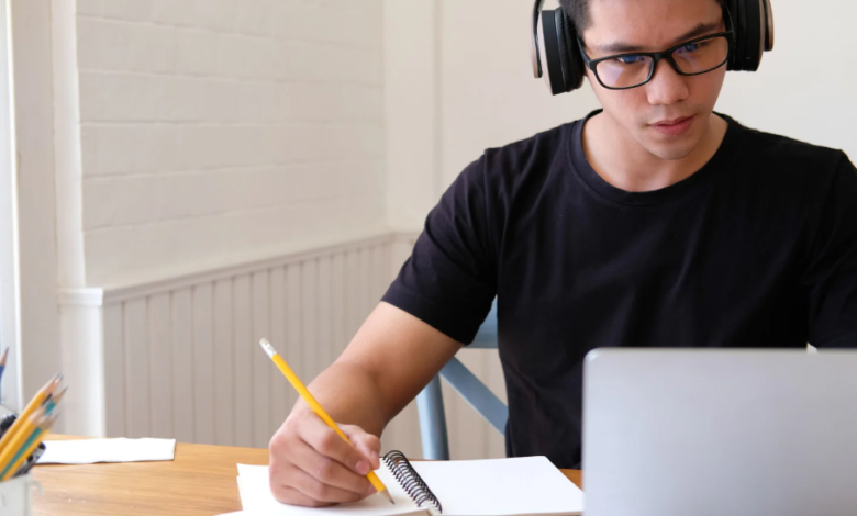 The Flexibility of Online College Programs for Working Adults