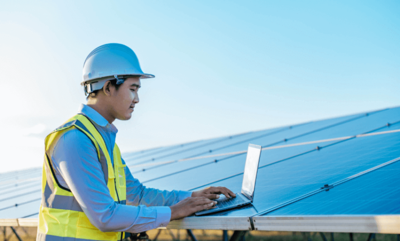 Centralize Field Data with Field Service Software for Solar Teams Coordination